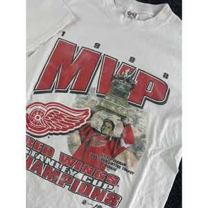 Vintage 1998 Detroit Red Wings Stanley Cup Champs Steve Yzerman Shirt L